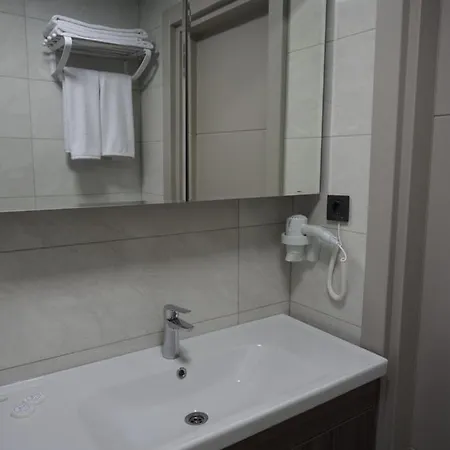 Zenia Hotel *